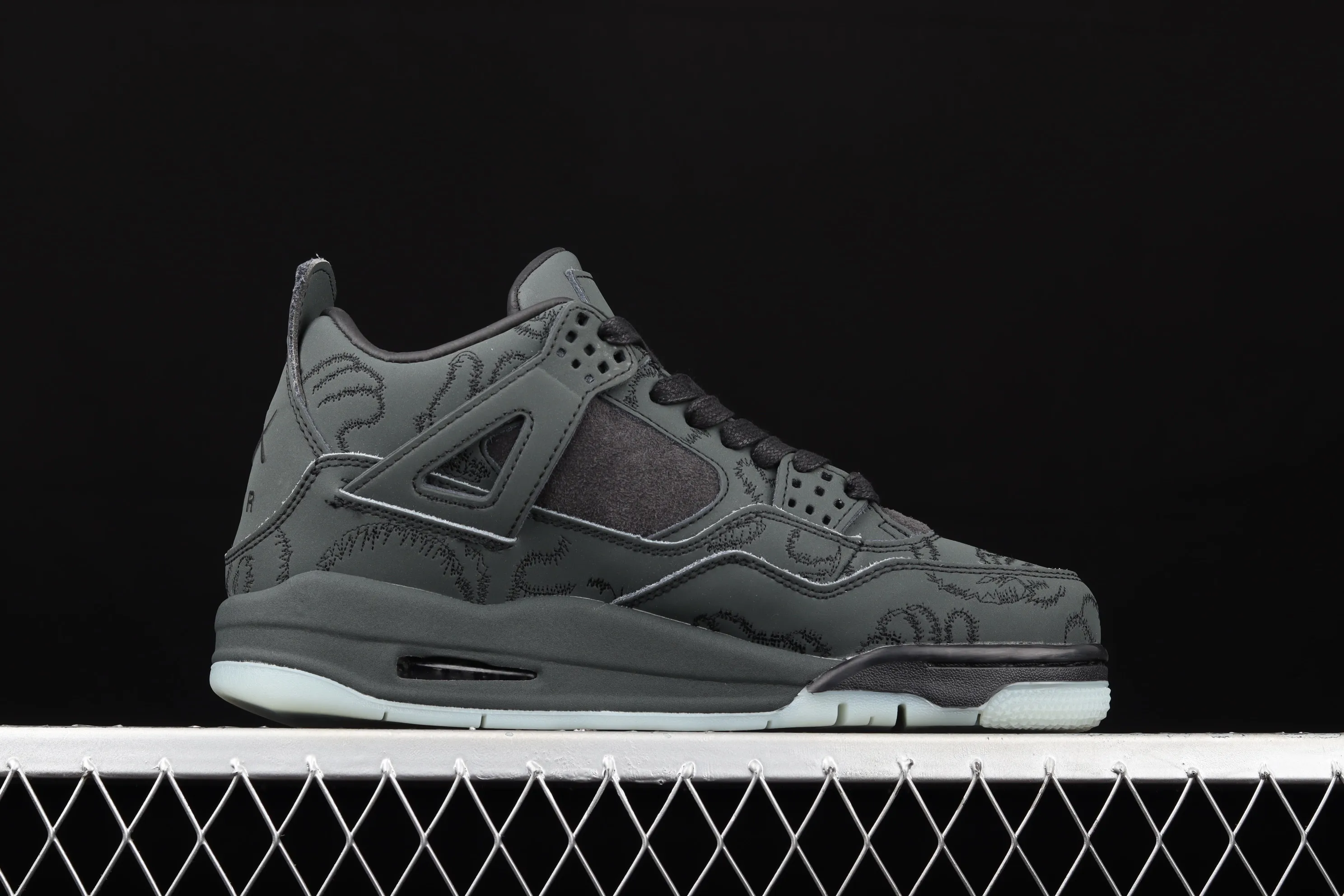 All categories Air Jordan Jordan series basketball shoes Air Jordan 4 G version Kaws x Air Jordan 4 Black AJ4 black suede luminous limited edition 930155-001